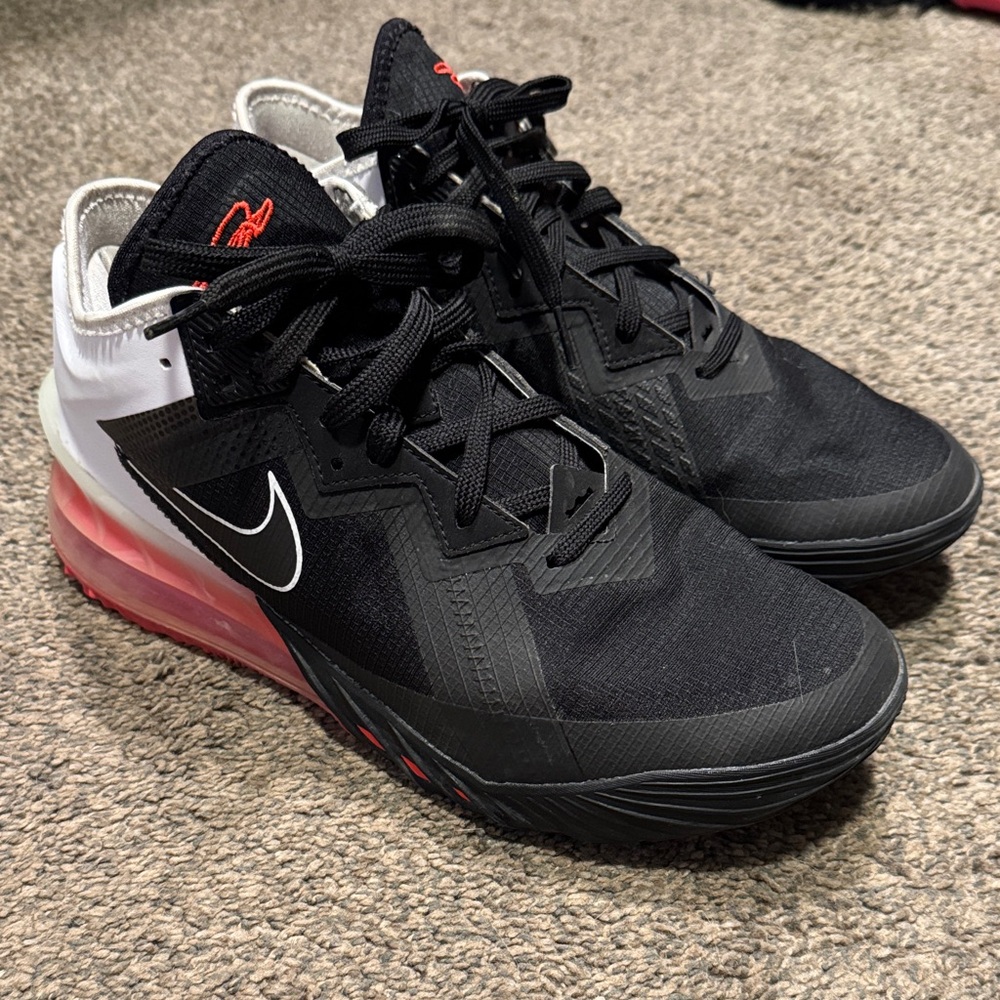 NikeLeBron 18 Low 'Heart of Lion'